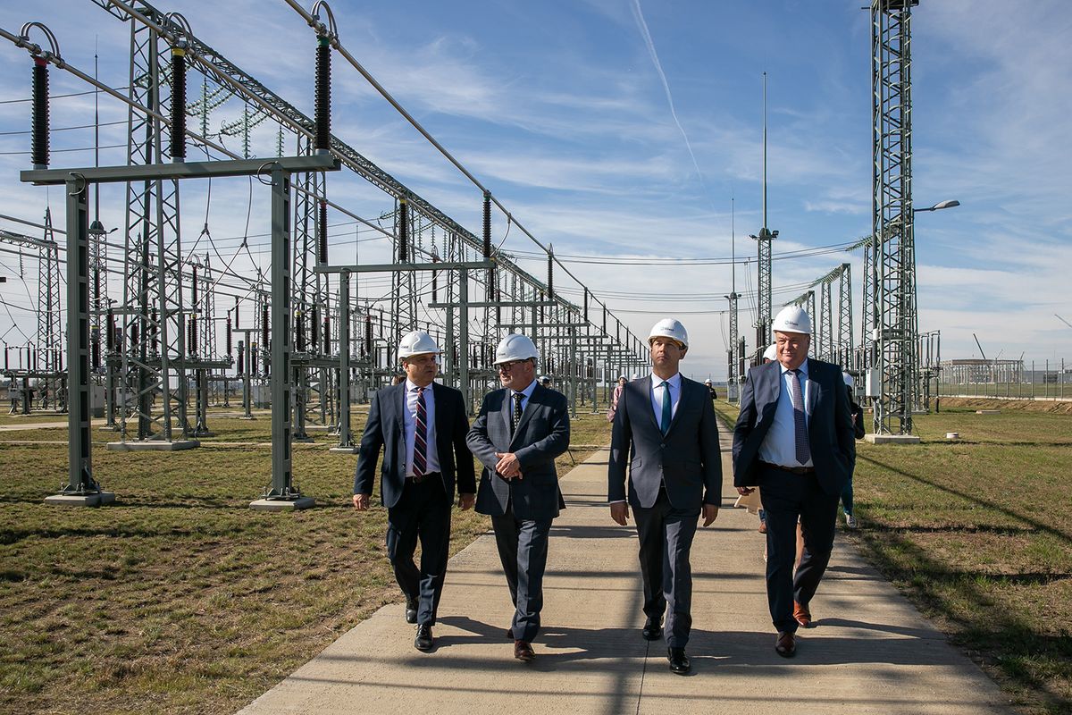 Lantos Csaba (balról a második): a kormány feladata, hogy megtalálja a Magyarország számára legjobb válaszokat az energetika területén is. Fotó: